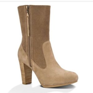 New with flaw UGG taupe suede bootie western heeled